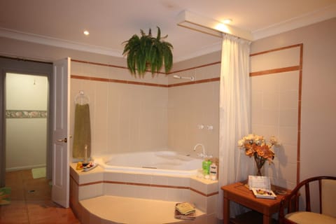 Shower, Bathroom, Spa and wellness centre/facilities