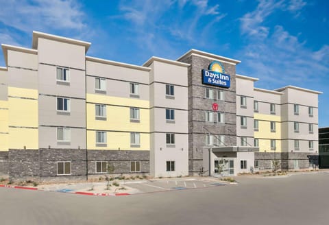 Days Inn & Suites by Wyndham Lubbock Medical Center Hotel in Lubbock