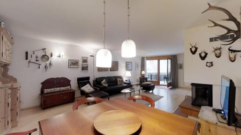 Polaschin E12 Apartment in Samedan