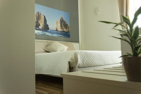 Bed, Balcony/Terrace, Balcony/Terrace, Photo of the whole room, Decorative detail, Bedroom, City view