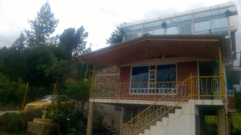 Cabaña Los Hayuelos House in Cundinamarca, Colombia