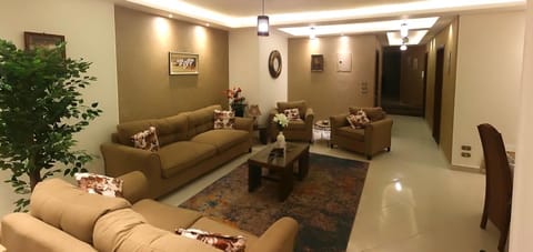Luxury Furnished Apartment Condominio in Cairo Governorate