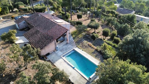 Property building, Natural landscape, Bird's eye view, Garden, Swimming pool