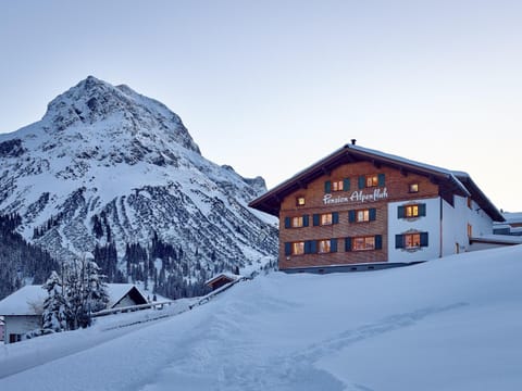 Pension Alpenfluh Übernachtung mit Frühstück in Lech