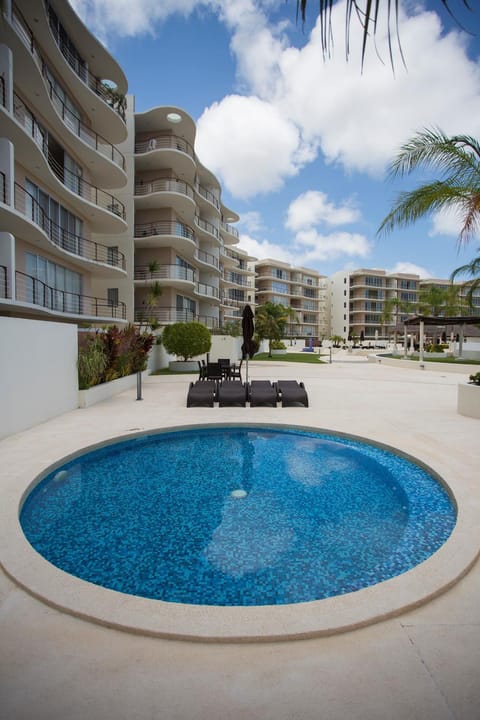 Large & modern apartment with private terrace Condo in Cancun
