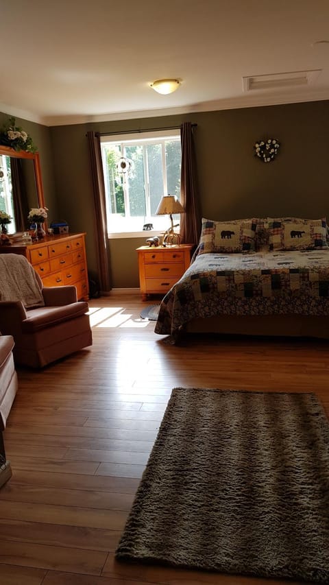 Bear & Butterfly Bed and Breakfast Bed and Breakfast in Gravenhurst