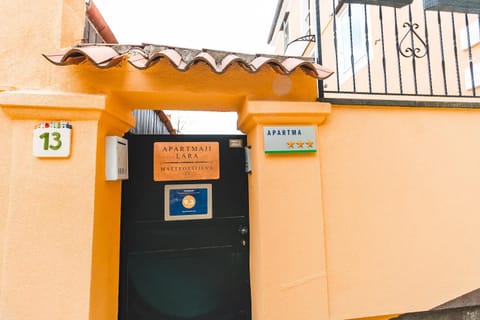 Facade/entrance