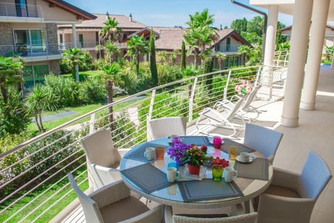 Dining area, Garden view