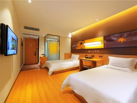 IU Hotel Shenyang Railway Station SK Transfer Center Hotel in Liaoning