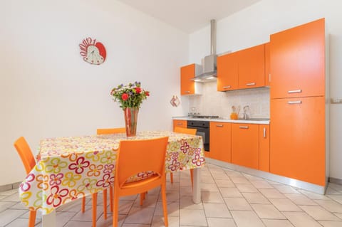 Kitchen or kitchenette, Dining area, Breakfast