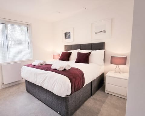 Roomspace Serviced Apartments - Kew Bridge Court Condo in Brentford