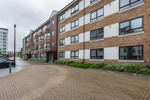 Roomspace Serviced Apartments - Kew Bridge Court Condo in Brentford