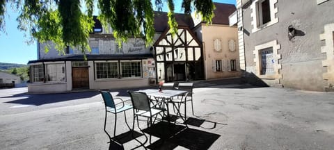 Logis La Vieille Auberge, Art and Gallery Hotel in Souillac