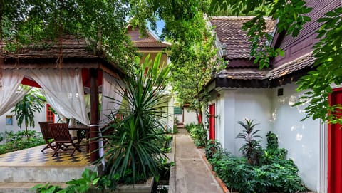 Patio, Facade/entrance