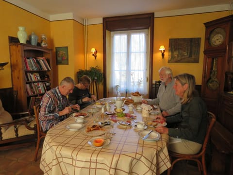 Food and drinks, Continental breakfast