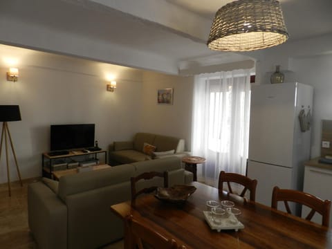 TV and multimedia, Living room, Dining area