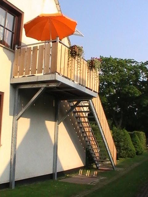 Property building, Balcony/Terrace, Decorative detail