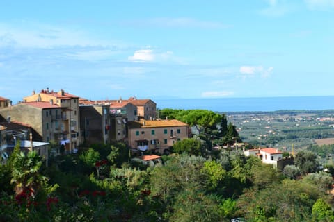 Casa del Popolo 3 Condo in Castagneto Carducci