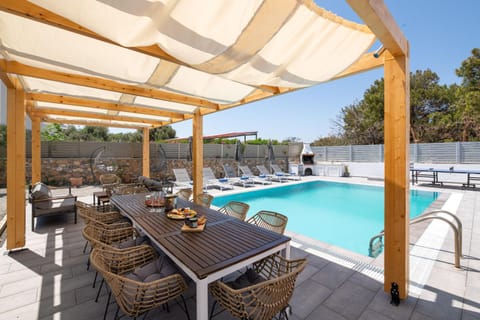 Patio, Dining area, Pool view, Swimming pool, sunbed