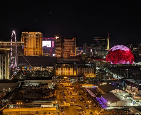 View (from property/room), Balcony/Terrace, City view, Landmark view