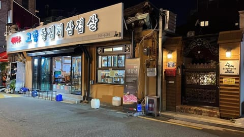 Hanok Guesthouse Suni Bed and Breakfast in Seoul