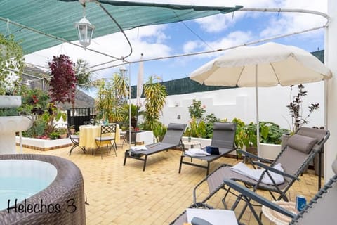 Patio, BBQ facilities, Hot Tub, Balcony/Terrace, Seating area, Dining area, Pets, Area and facilities, furniture, heating, internet, pet friendly, storage, sunbed, towels, washing machine