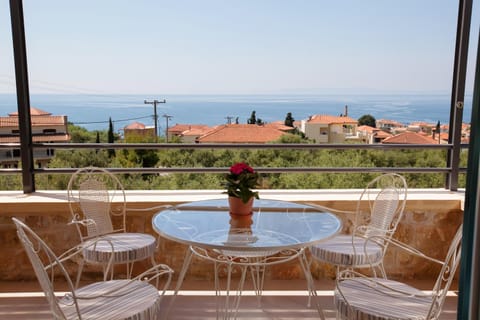 Lithos Guesthouse Kardamili Bed and Breakfast in Messenia