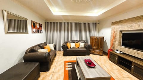 Communal lounge/ TV room, TV and multimedia, Living room, Seating area, Evening entertainment