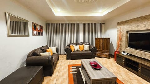 Communal lounge/ TV room, TV and multimedia, Living room, Seating area, Evening entertainment