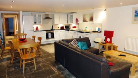 The Rum Store - Cosy Family Hideaway by Penzance Harbour - 105 Condo in Penzance