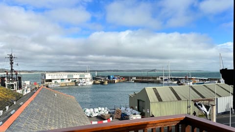 Penthouse 3 - Spacious Harbourside Apartment with Stunning Sea Views Appartamento in Penzance