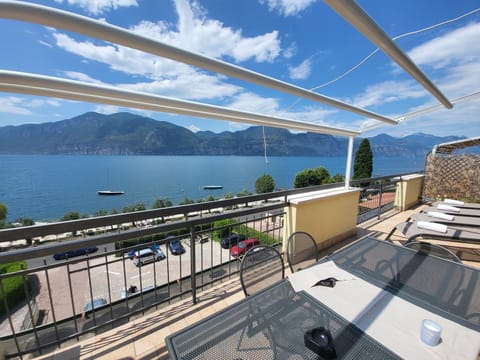 Attico Masse Lake view Apartment in Brenzone sul Garda