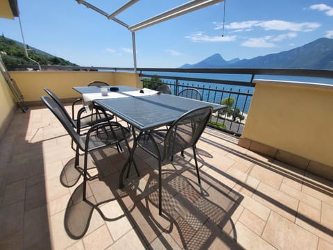 Attico Masse Lake view Condo in Brenzone sul Garda