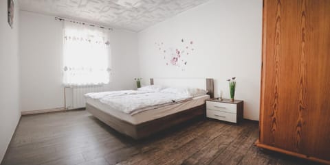 Bedroom, River view