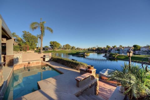 Ocotillo Lakes with pool heater, golf views, BBQ House in Chandler