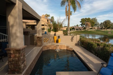 Ocotillo Lakes with pool heater, golf views, BBQ Maison in Chandler