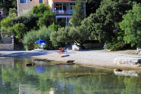 Apartments by the sea Cove Vrbovica bay - Vrbovica (Korcula) - 4390 Appartamento in Dubrovnik-Neretva County