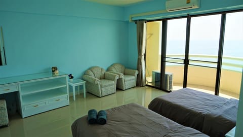 Bed, Photo of the whole room, Decorative detail, Bedroom, Sea view, children, Family