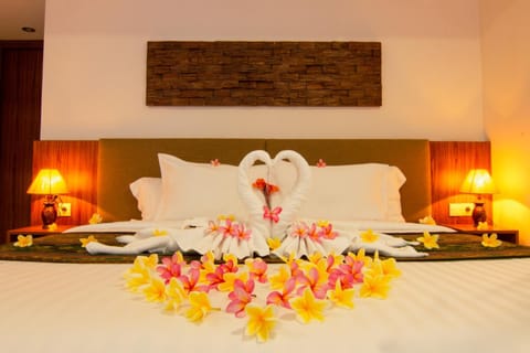 Bed, Photo of the whole room, Decorative detail, Bedroom, wedding