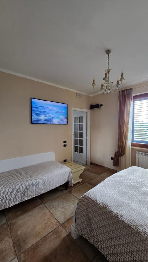 TV and multimedia, Photo of the whole room, Bedroom