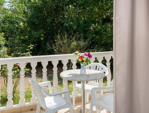 Balcony/Terrace, Garden view