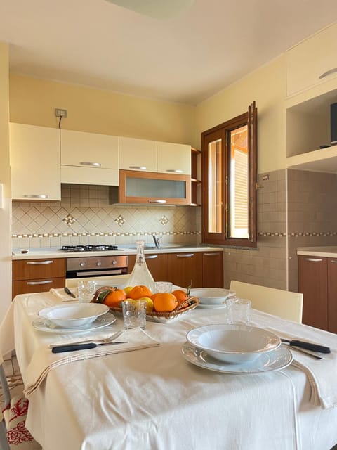 Kitchen or kitchenette, Dining area, pet friendly, stove, kitchen