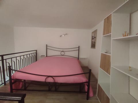 Bed, Photo of the whole room