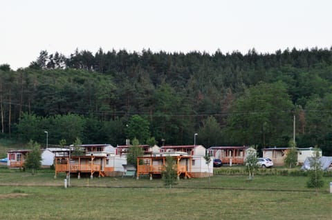 Mobilheimy u prehrady Campingplatz /
Wohnmobil-Resort in South Moravian Region