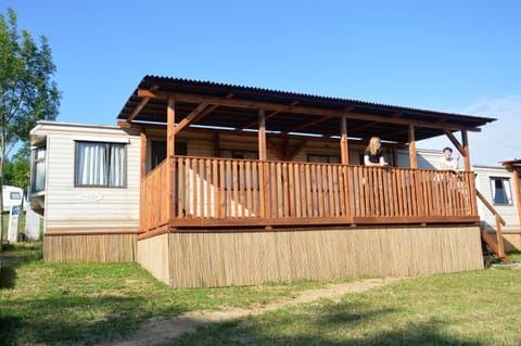 Facade/entrance, Balcony/Terrace