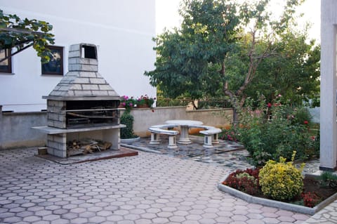 Patio, BBQ facilities