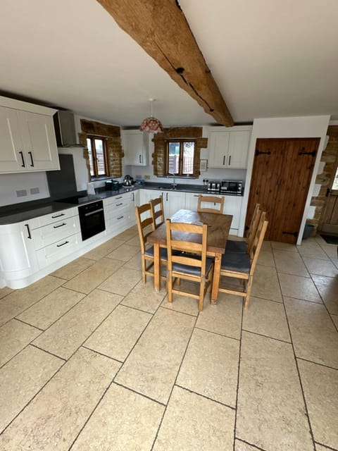 The Warren - Ash Farm Cotswolds House in West Oxfordshire District