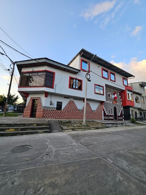 Facade/entrance, Street view, Location