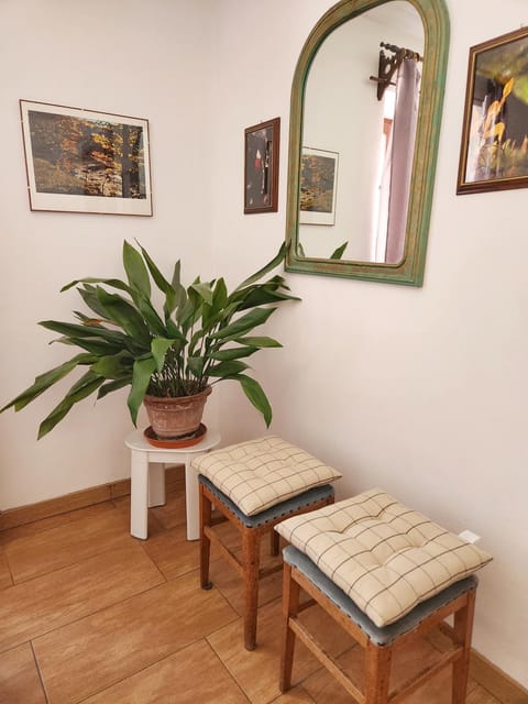 Seating area, Bedroom