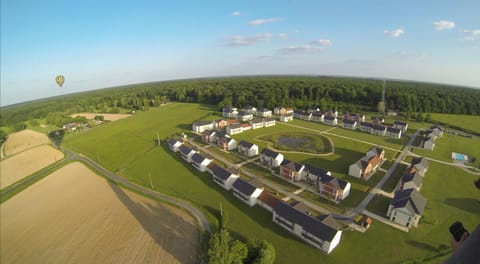 Bird's eye view, Area and facilities